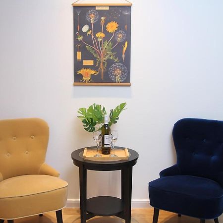 Parilament On Rustaveli 4 Rooms Tbiliszi Kültér fotó