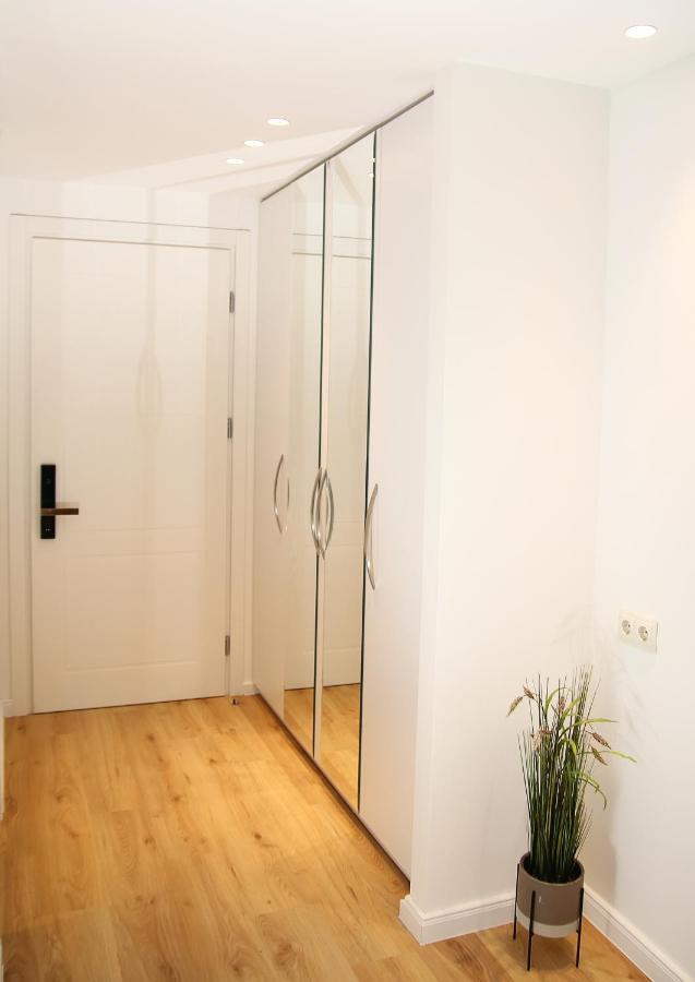 Parilament On Rustaveli 4 Rooms Tbiliszi Kültér fotó