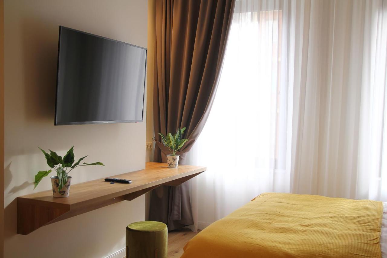 Parilament On Rustaveli 4 Rooms Tbiliszi Kültér fotó