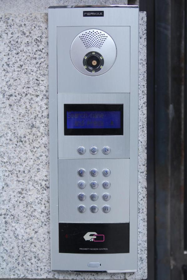 Parilament On Rustaveli 4 Rooms Tbiliszi Kültér fotó